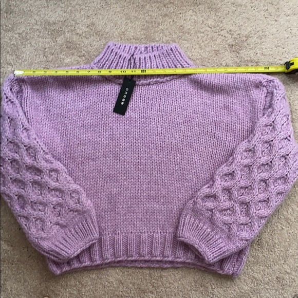 Drop shoulder NWT cropped woolen sweater - Picture 7 of 9